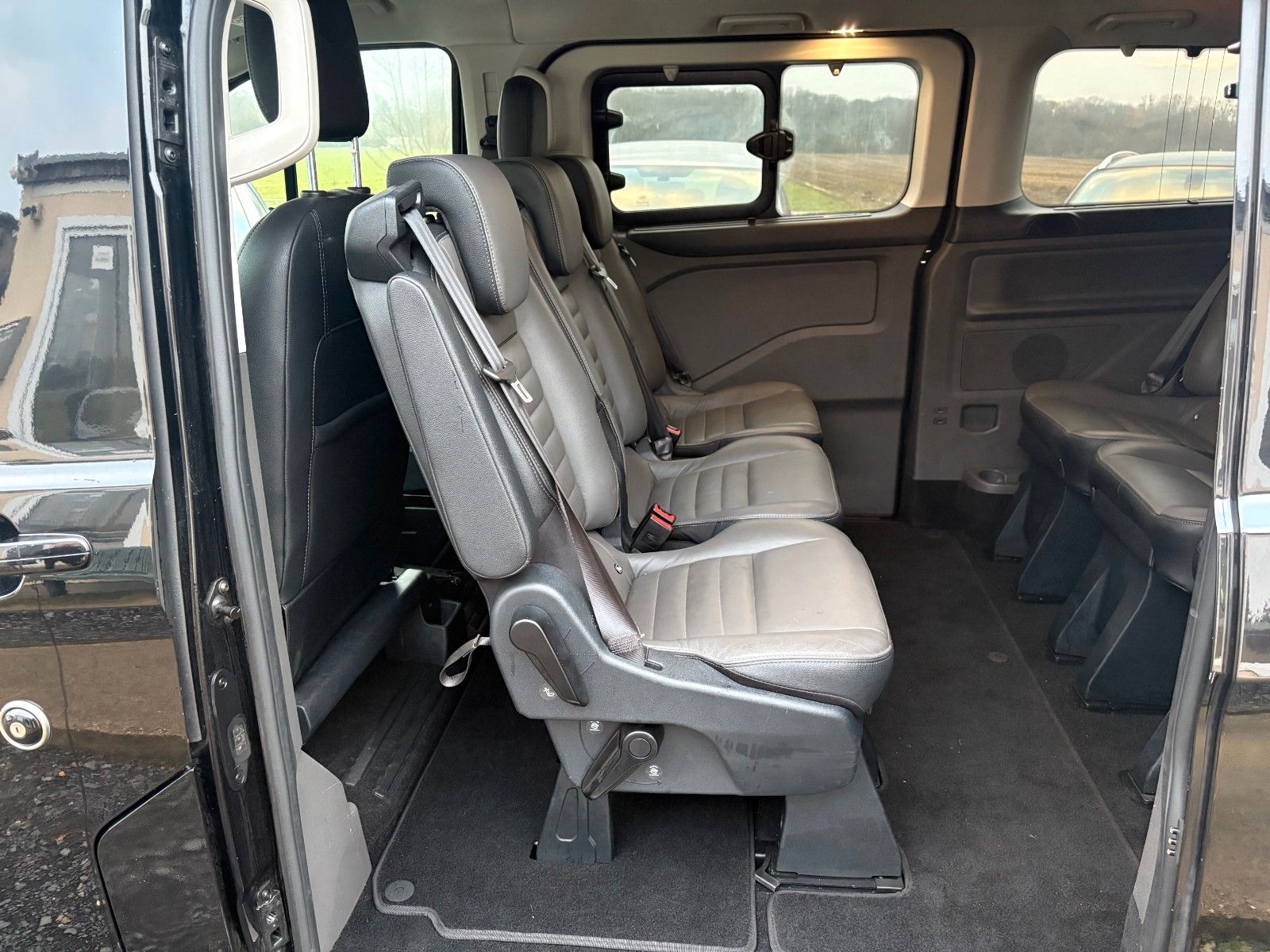 Fahrzeugabbildung Ford Tourneo Custom Aut. 320 L2 Tourneo Titanium Lede
