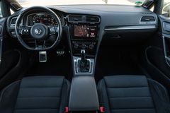 Fahrzeugabbildung Volkswagen Golf VII Lim. R 4Motion*top*8-fach bereift*