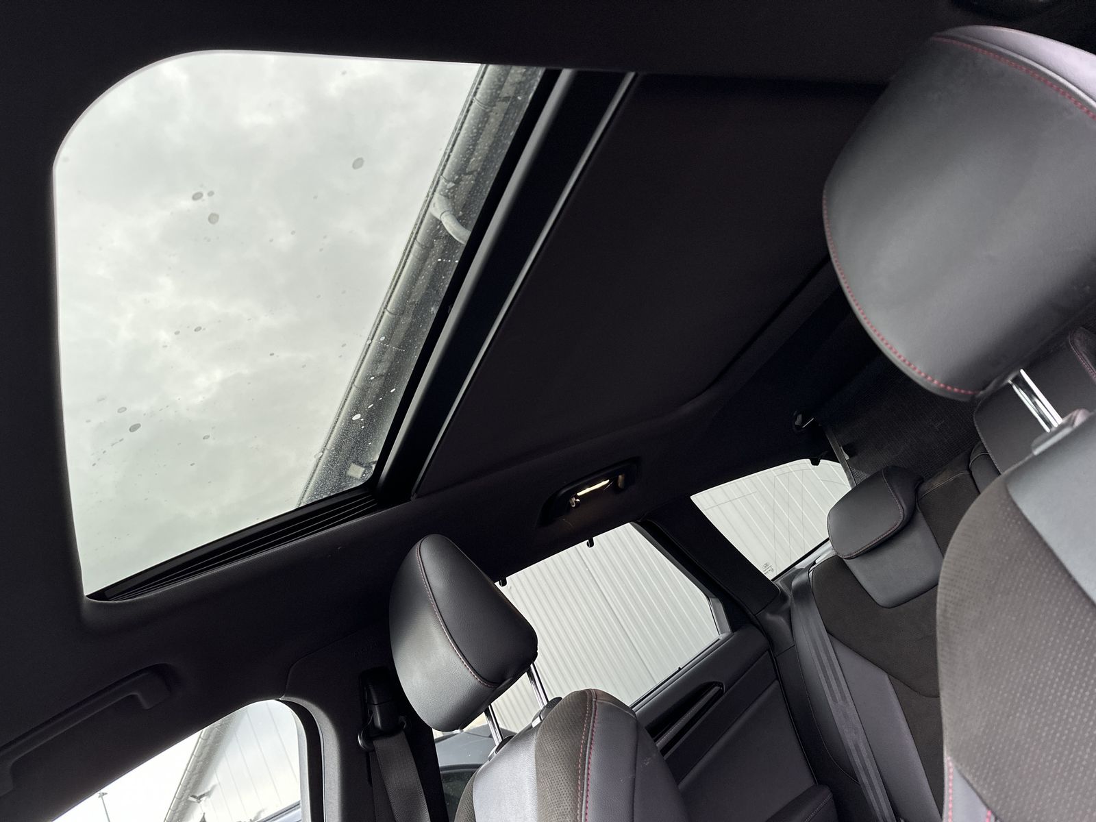 Fahrzeugabbildung Ford Mondeo Turnier 2.0 EB ST-Line NAV+LED+PANO+KAM