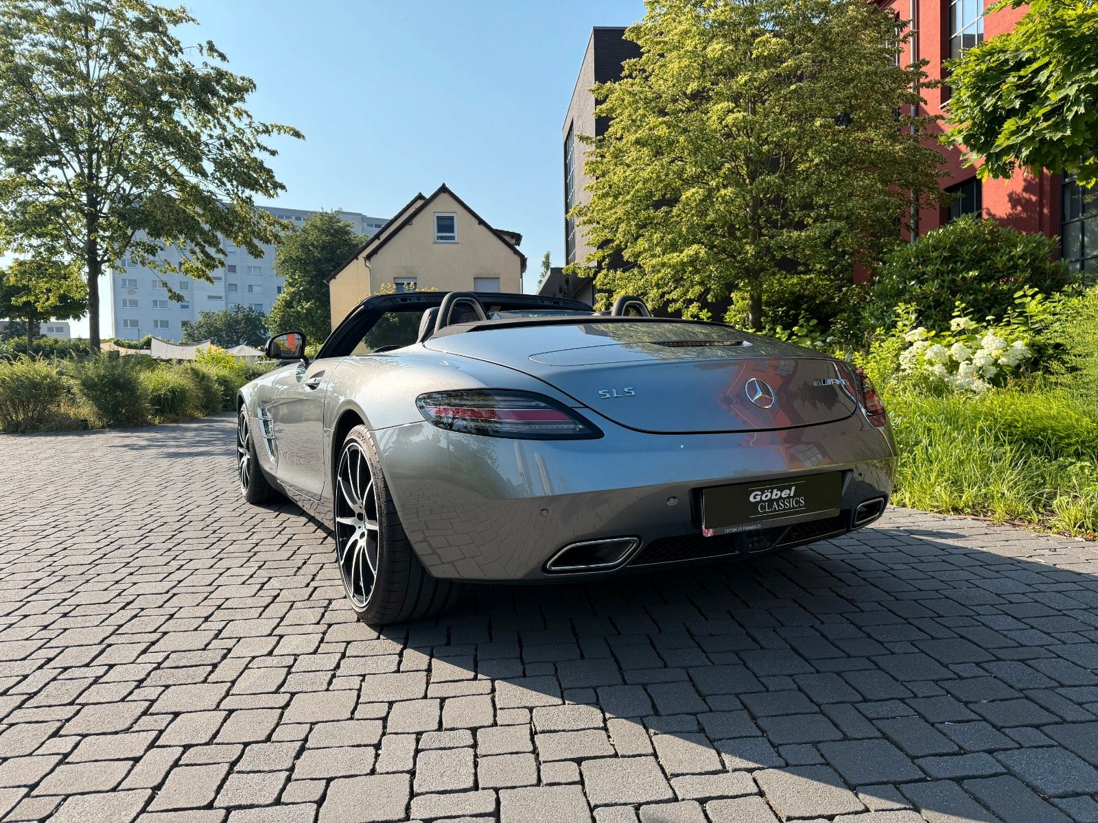 Fahrzeugabbildung Mercedes-Benz SLS AMG 6.2 V8 Roadster GT