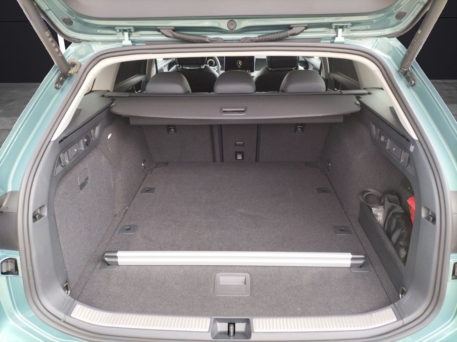 Fahrzeugabbildung Volkswagen Passat Business eTSI DSG LED ACC AHK SHZ Massage