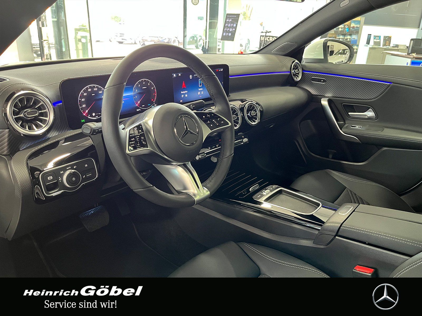 Fahrzeugabbildung Mercedes-Benz CLA 180 PROGRESSIVE+PANO+TOTWINKEL+AMBIENTE+LED