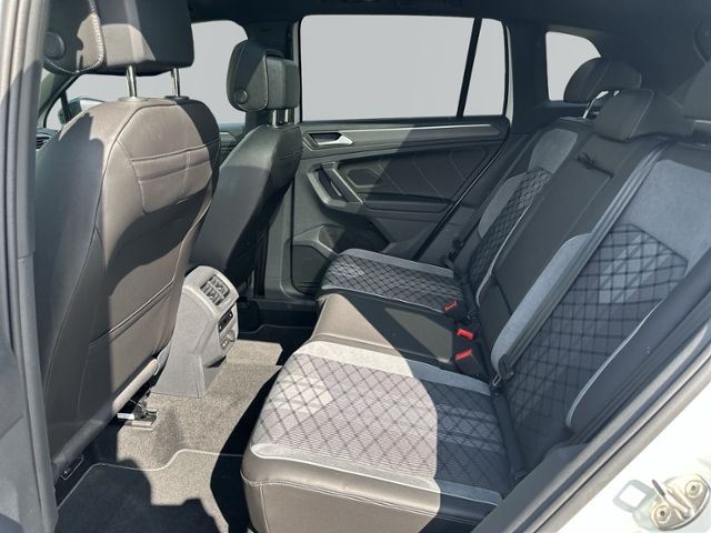 Tiguan 2.0 TDI DSG R-LINE ALLRAD STNDHZ+PANO+AHK