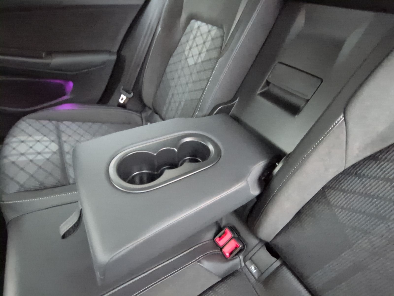 Golf VIII 1.5 TSI R-Line KAMERA+APP+ACC