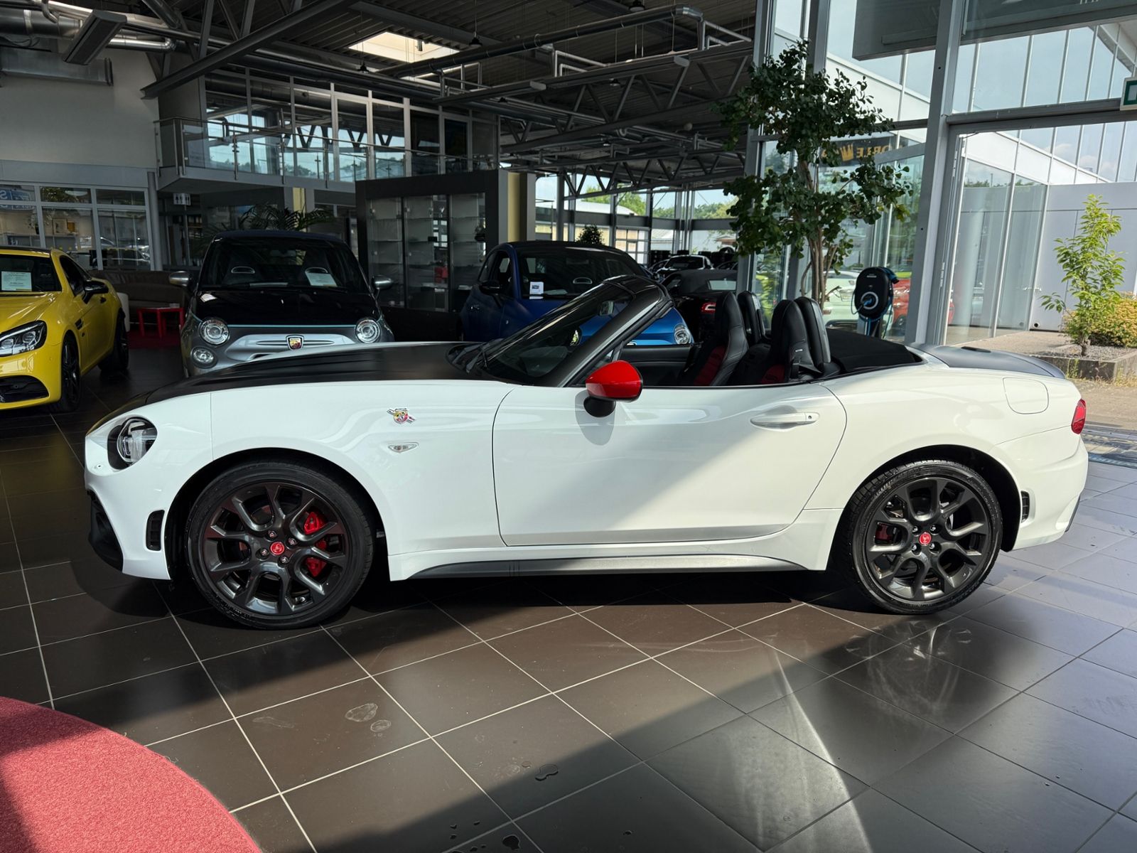 Fahrzeugabbildung Abarth 124 Spider LED LEDER ALU SHZ