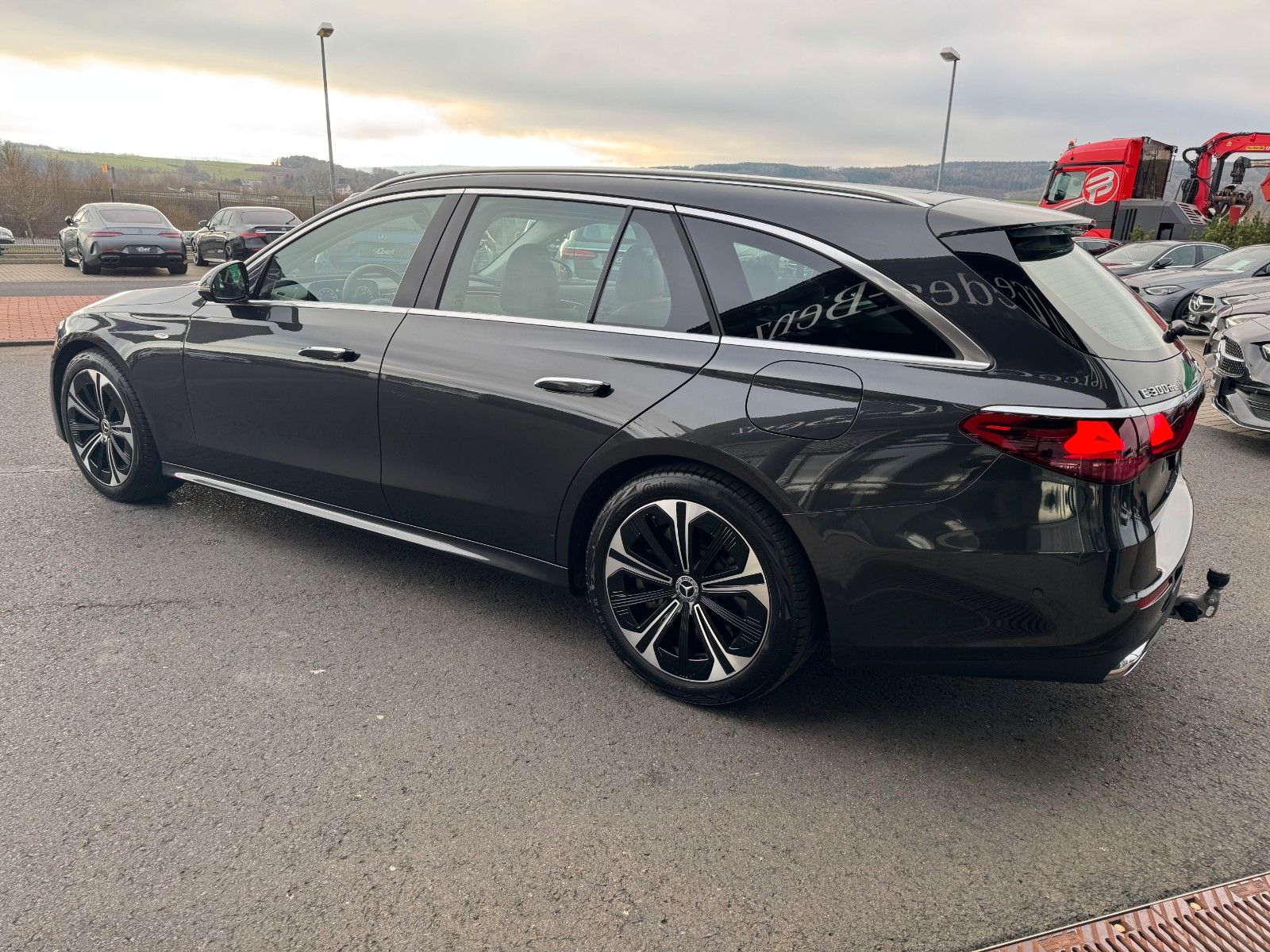 Fahrzeugabbildung Mercedes-Benz E 300de Avantgarde+Pano+AHK+DistrPro+Digital+360