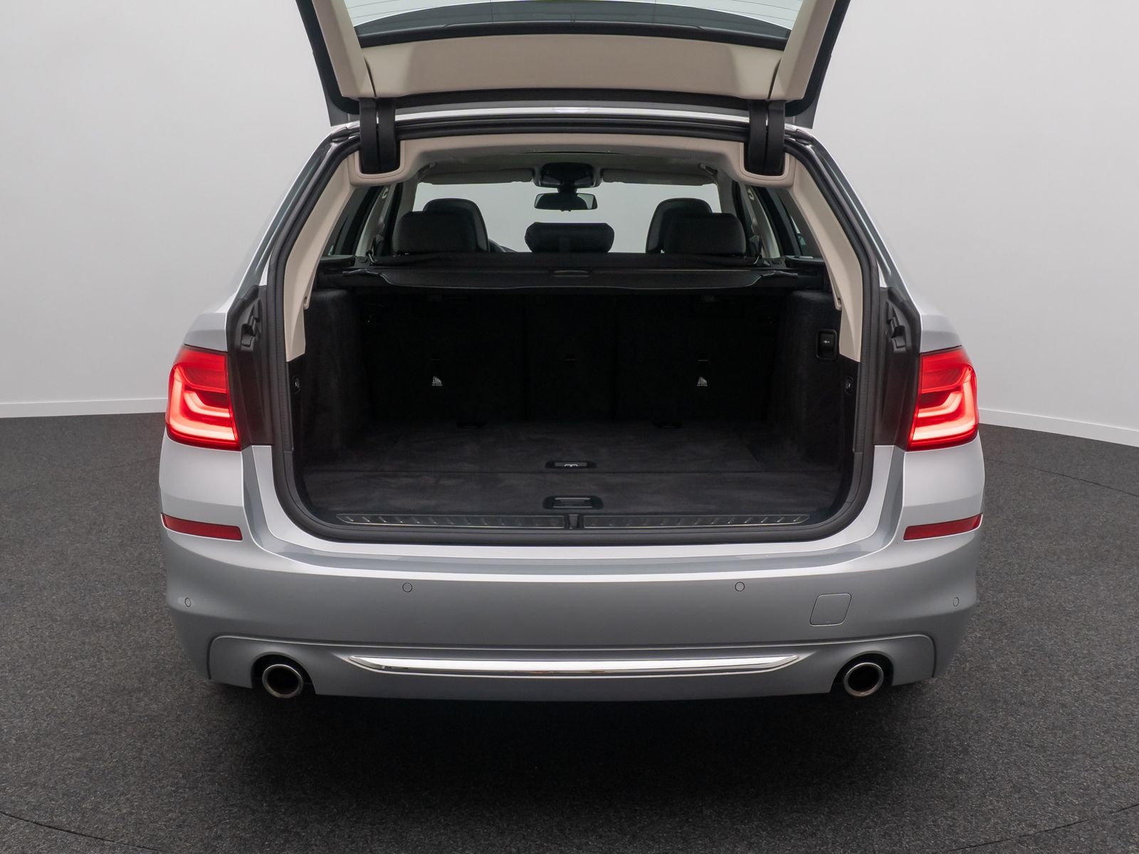 Fahrzeugabbildung BMW 520d Luxury Line 360&deg;DAB Alarm DisplKey Panorama