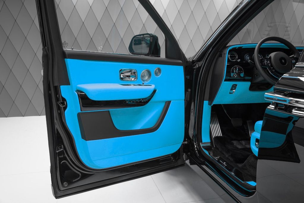 Cullinan Series II 2026 BLACK/TIFFANY VIP SEATS - Bild 11