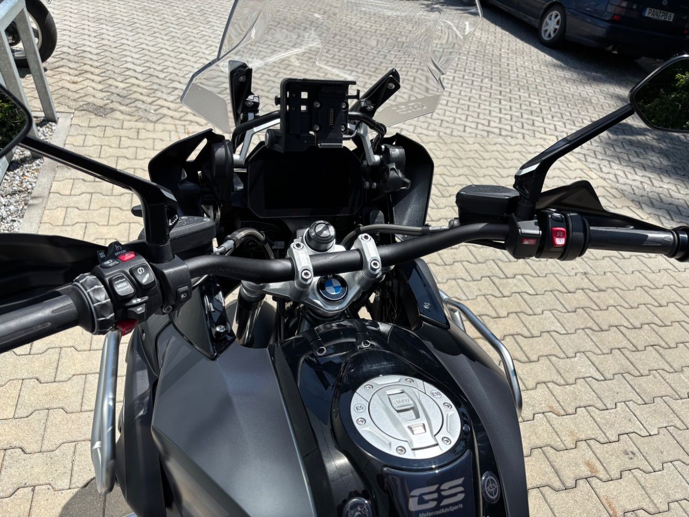 Fahrzeugabbildung BMW R 1250 GS Triple Black Öl inlcusive