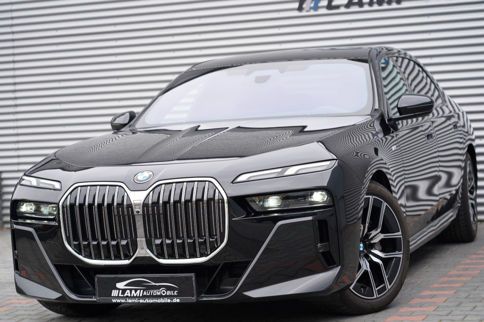 BMW 740d xDrive M Sport SKYLOUNGE ICONIC 360 HUD B&amp;W