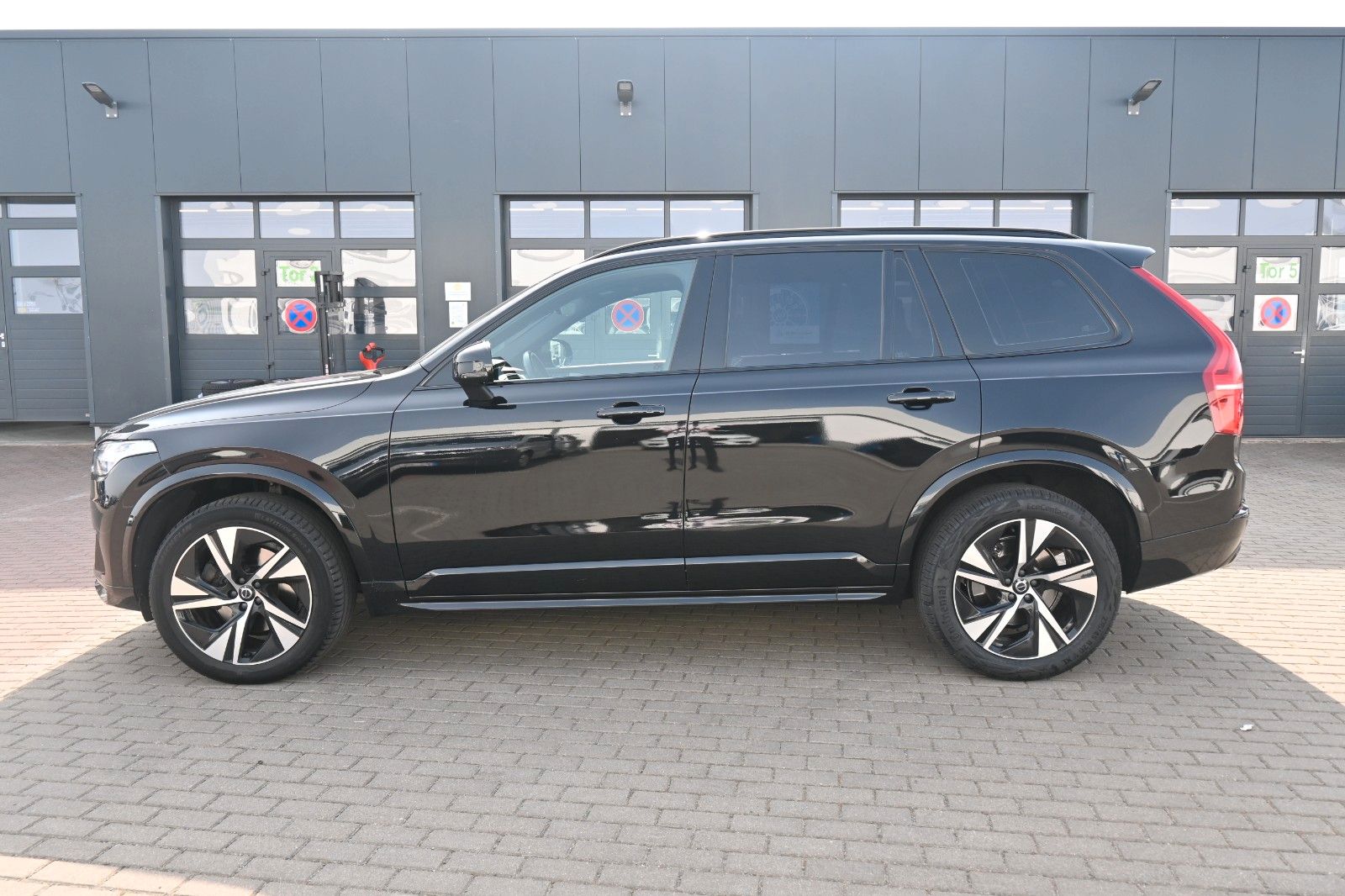 Fahrzeugabbildung Volvo XC90 B5 D AWD R-Design*RFK*STHZ*ACC*7Si*H&K