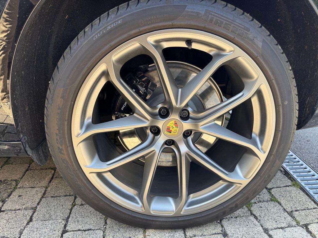 PORSCHE Macan 2023