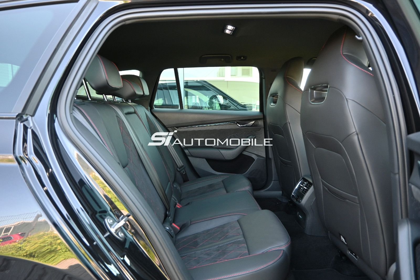 Fahrzeugabbildung SKODA Octavia 2.0 TDI DSG 4x4 RS Combi °AHK°STHZ°DCC°