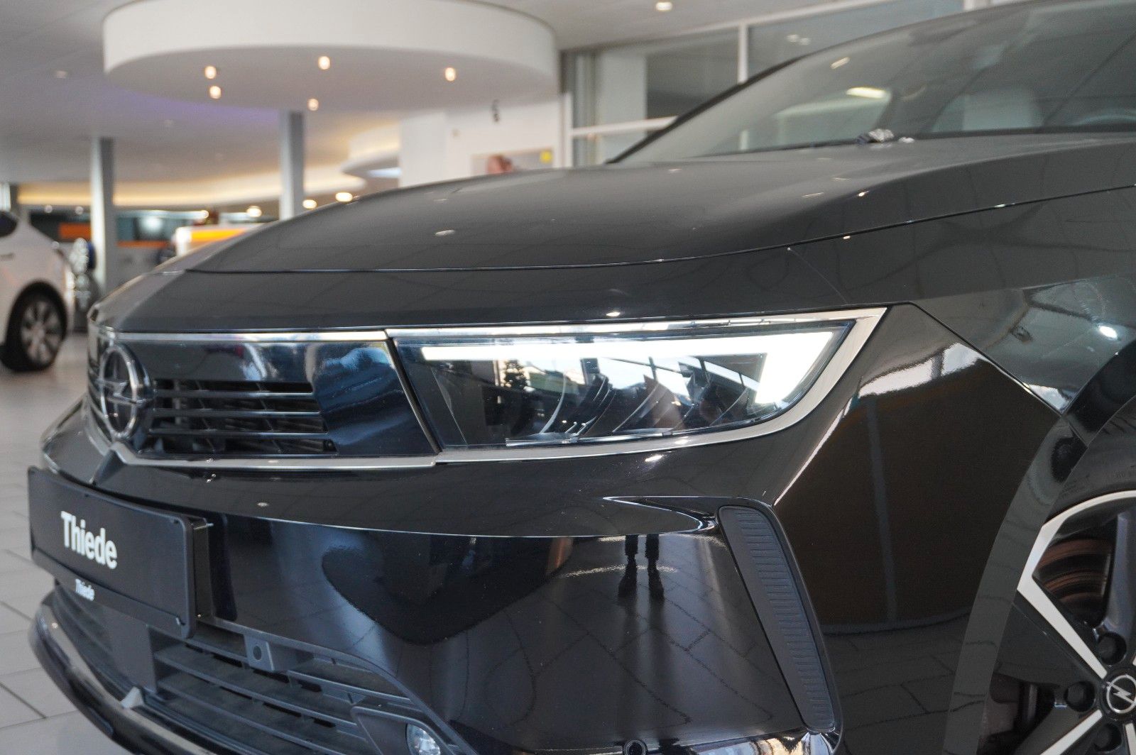 Fahrzeugabbildung Opel Astra L Lim. 1.6 HYBRID ELEGANCE NAVI/KAMERA/AHK