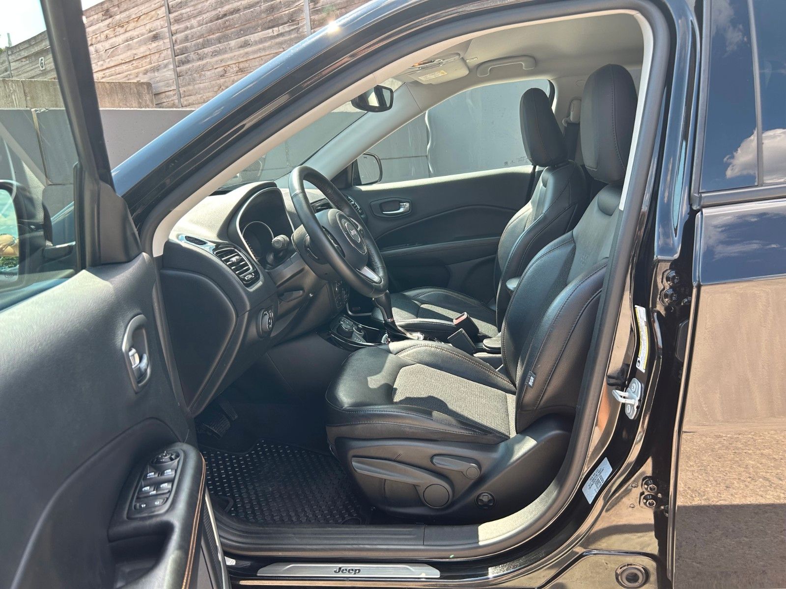 Fahrzeugabbildung Jeep Compass 1.4 Limited 4x4 Automatic Kamera beats
