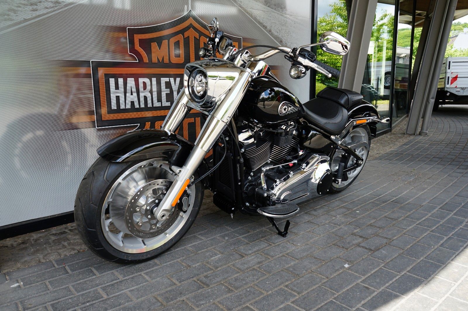 Fahrzeugabbildung Harley-Davidson Fat Boy 117 2025 Vivid Black Sofort Verfügbar