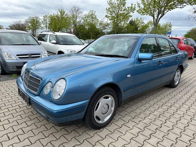 Mercedes-Benz E 200 Lim. erst 67tkm 1.Hand Schiebedach