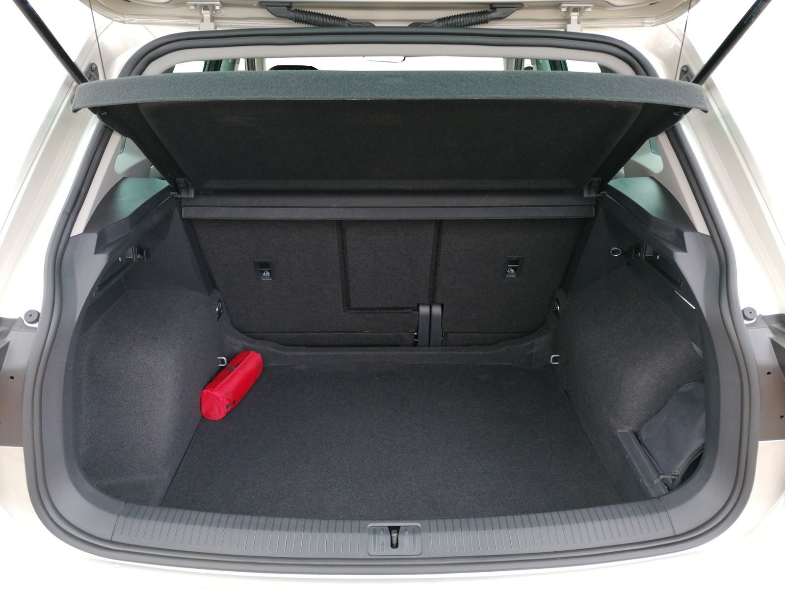 Tiguan Move 1.5 TSI NAVI+LED+SHZ+GRA+AHK+