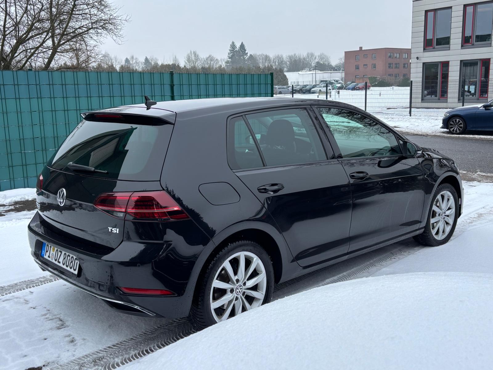 Volkswagen Golf VII Lim. Panorama,LED , Massage,