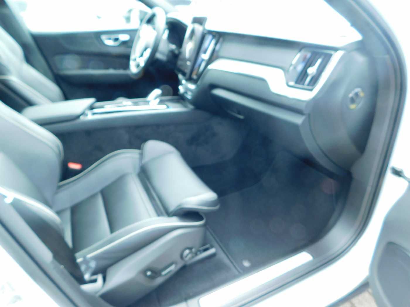 Fahrzeugabbildung Volvo XC60 T8 AWD Ultra Black Edit. 'HEAD-UP-DISPLAY'