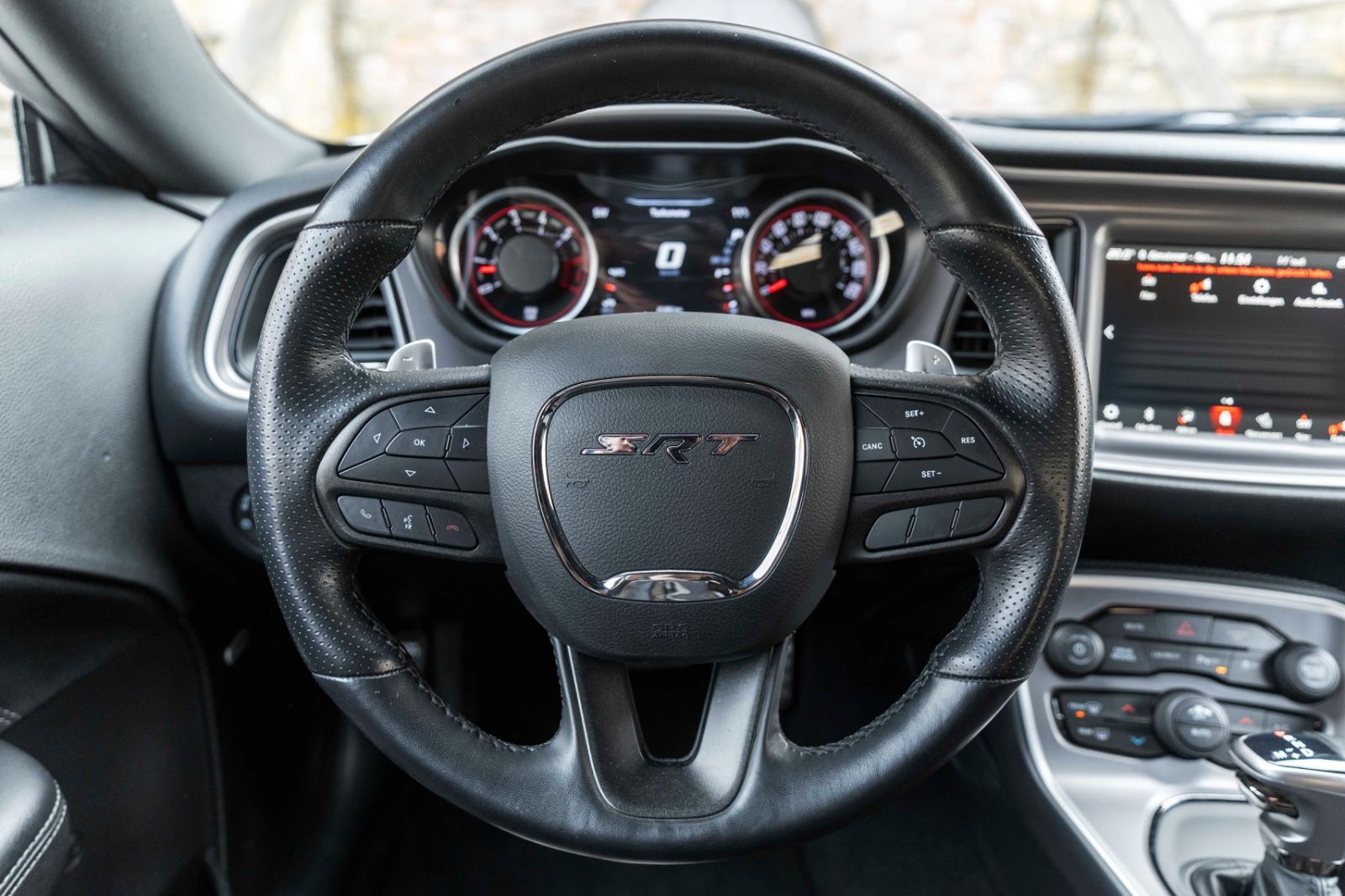 Fahrzeugabbildung Dodge Challenger 6,4L SCAT PACK ALPINE CARPLAY KAM