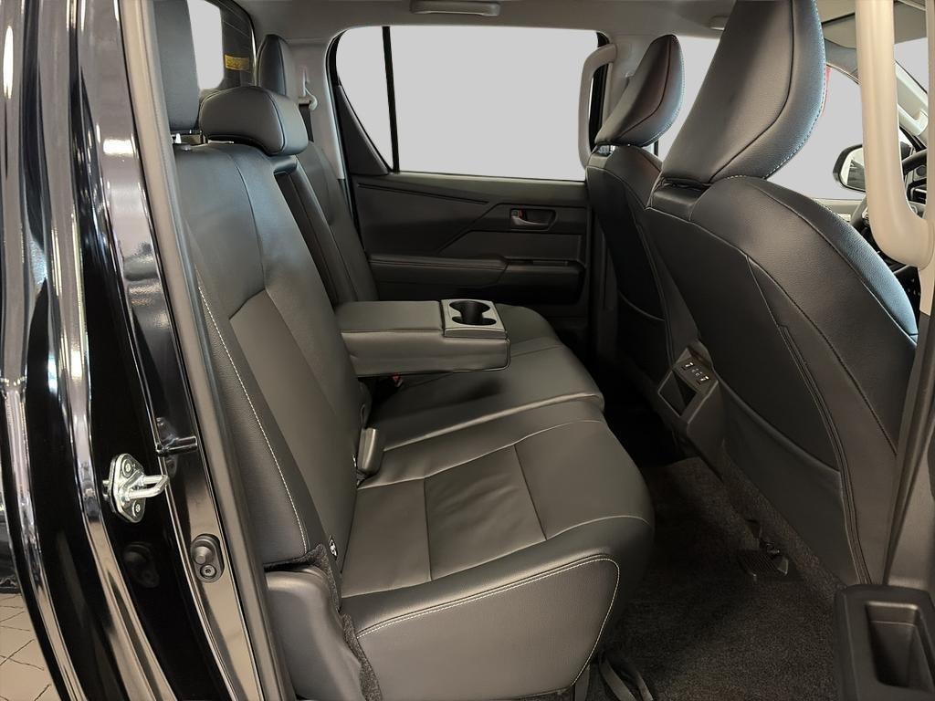 Toyota Hilux Double Cab 2.8 D MHEV 4×4 Invincible