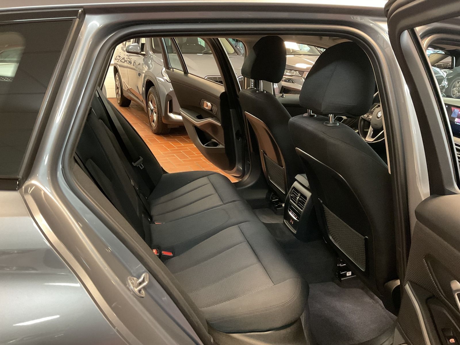 BMW 320 d xDrive Touring LED,Live Cockpit,Allrad foto 18