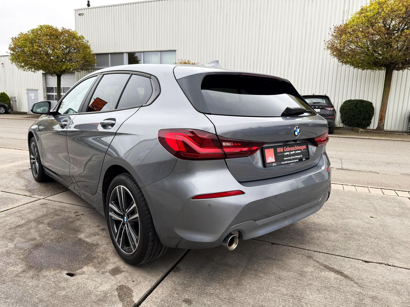 Fahrzeugabbildung BMW 118i Steptronic Advantage LED SHZ KAM PDC NAV BT
