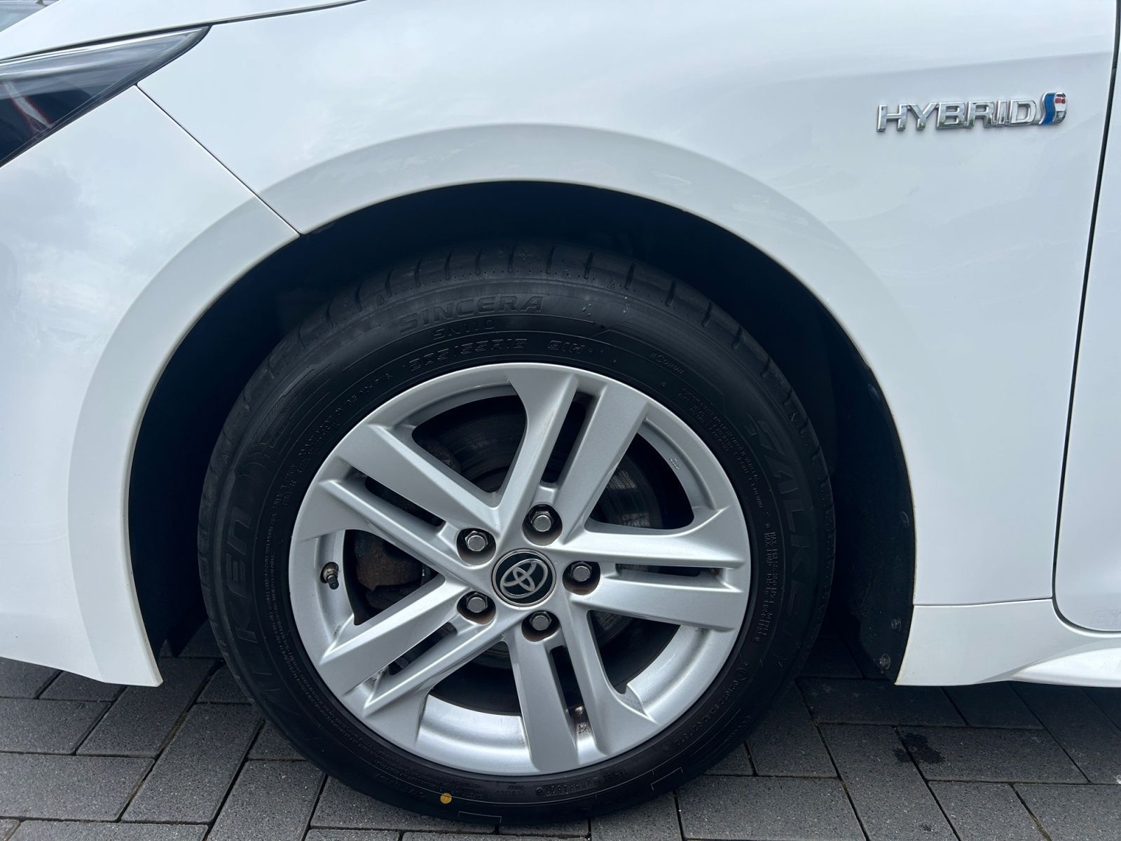 Fahrzeugabbildung Toyota Corolla 2.0 Hybrid Business Edition ACC NAVI RFK