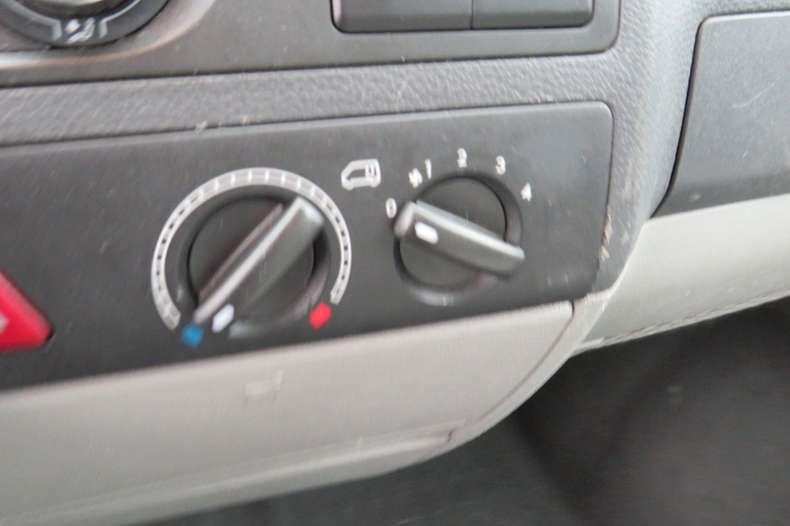 Fahrzeugabbildung Volkswagen T5 Kombi 4-Motion AHK 7 Sitz 158.000km