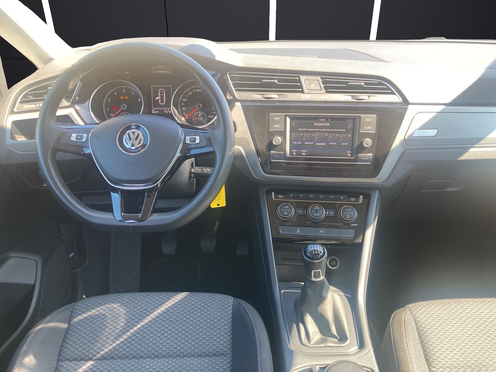 Fahrzeugabbildung Volkswagen Touran Comfortline 7-Si Climatronic PDC SH LM