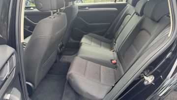 Volkswagen Passat Variant - 11