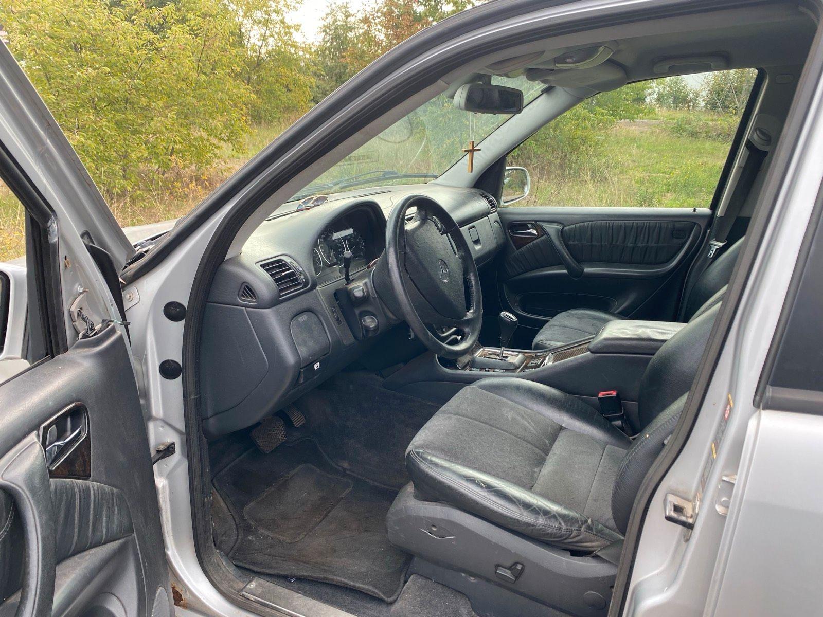 Mercedes-Benz ML270 2004 — салон