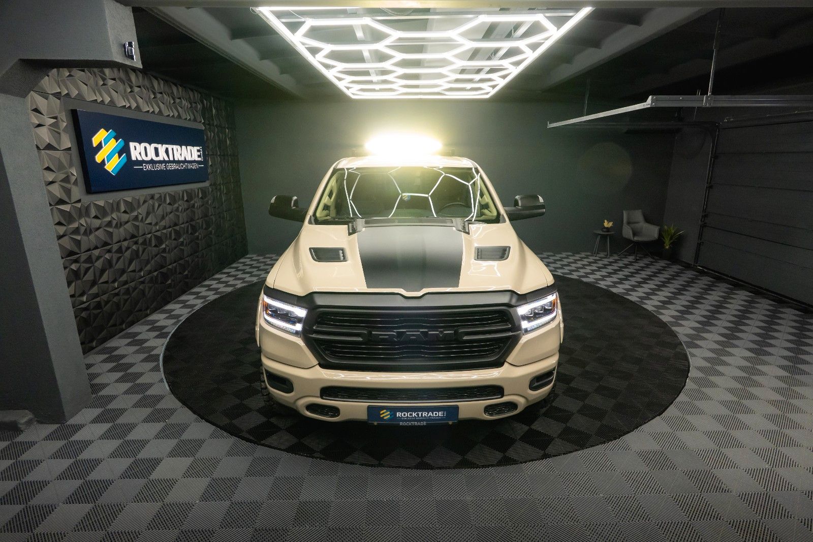 Fahrzeugabbildung Dodge RAM 5.7 V8 HEMI 4x4 ARMY STYLE Offroad LONGBED