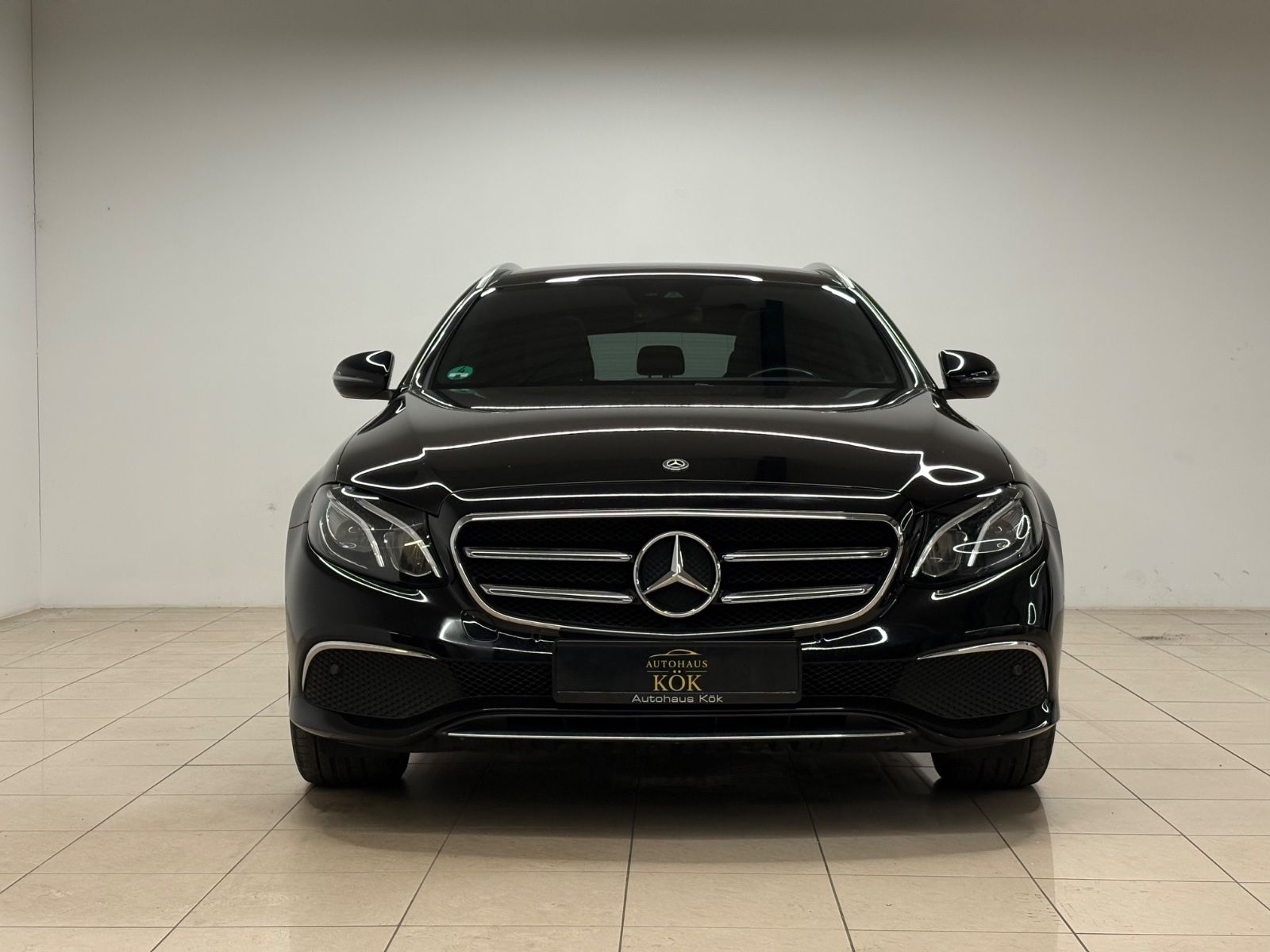 Mercedes-Benz E 300 de T-Modell 8 Fach PANO AHK RFK VirtualCoc imagem 3