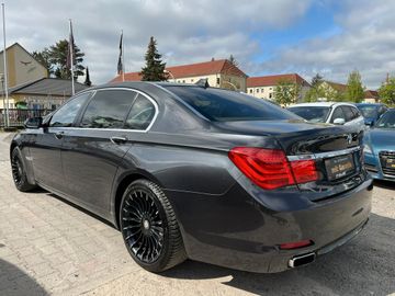 BMW 750 - 8