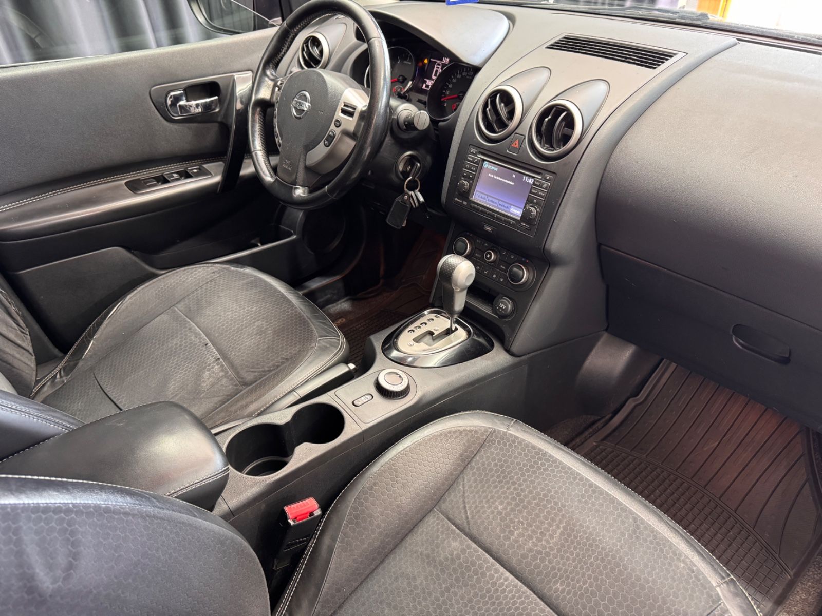 Fahrzeugabbildung Nissan Qashqai 360 4X4|AUTOMATIK|PANO|360KAMERA|NAVI|