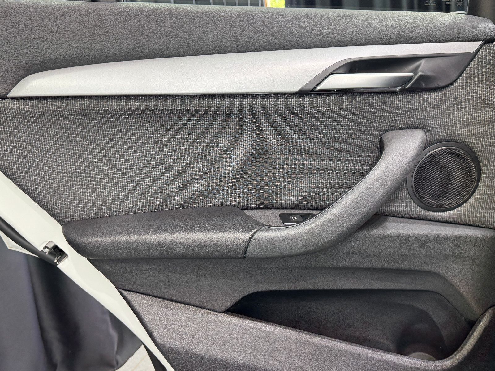 Fahrzeugabbildung BMW X1 xDrive 25e Advantage |AHK|PANO|AUTOMATIK|LED