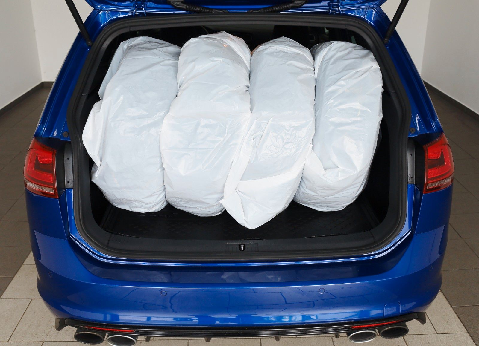 Fahrzeugabbildung Volkswagen Golf VII Variant R 4M Navi,Bi-Xenon,SH,PDC