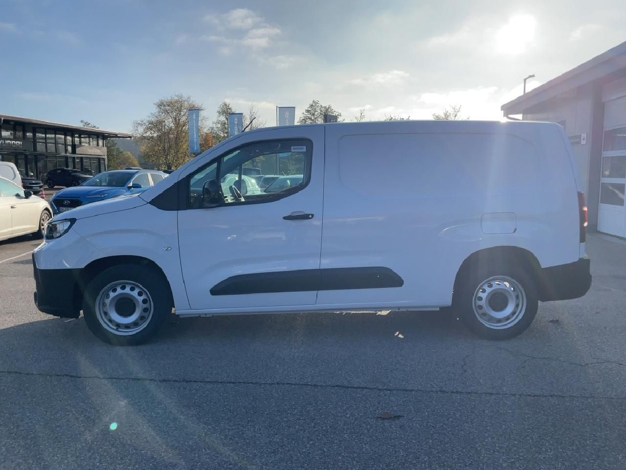 Fahrzeugabbildung Toyota Proace City 1.5D 102PS L2 Meister + Navi + Hecks