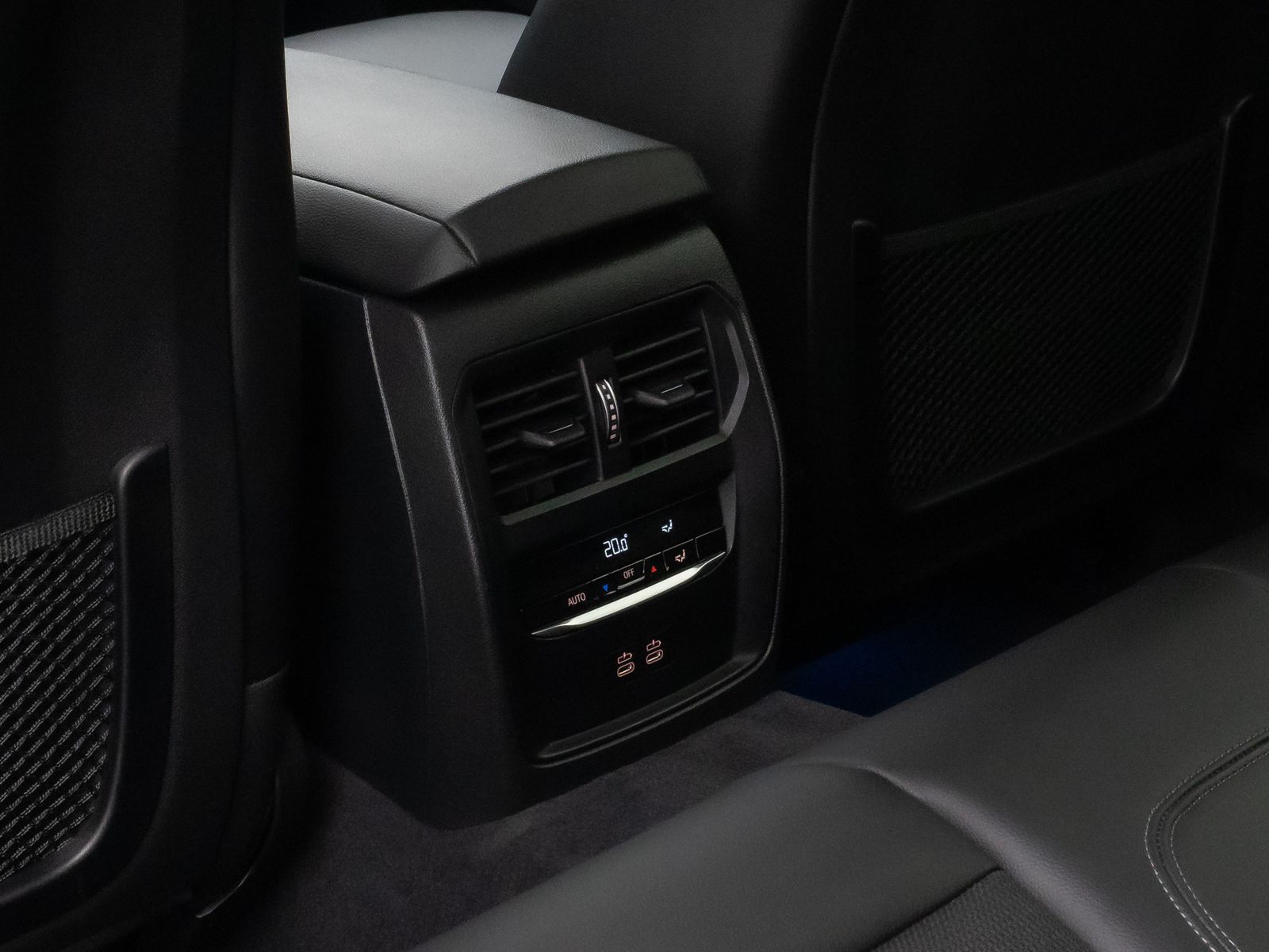 Fahrzeugabbildung BMW 330e xD Sport Line Kamera Laser HUD DAB HiFi AHK