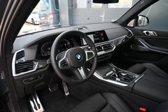 Fahrzeugabbildung BMW X5 xDrive 40d M-Sport*LASER*PANO*LUFT*B&W*AHK