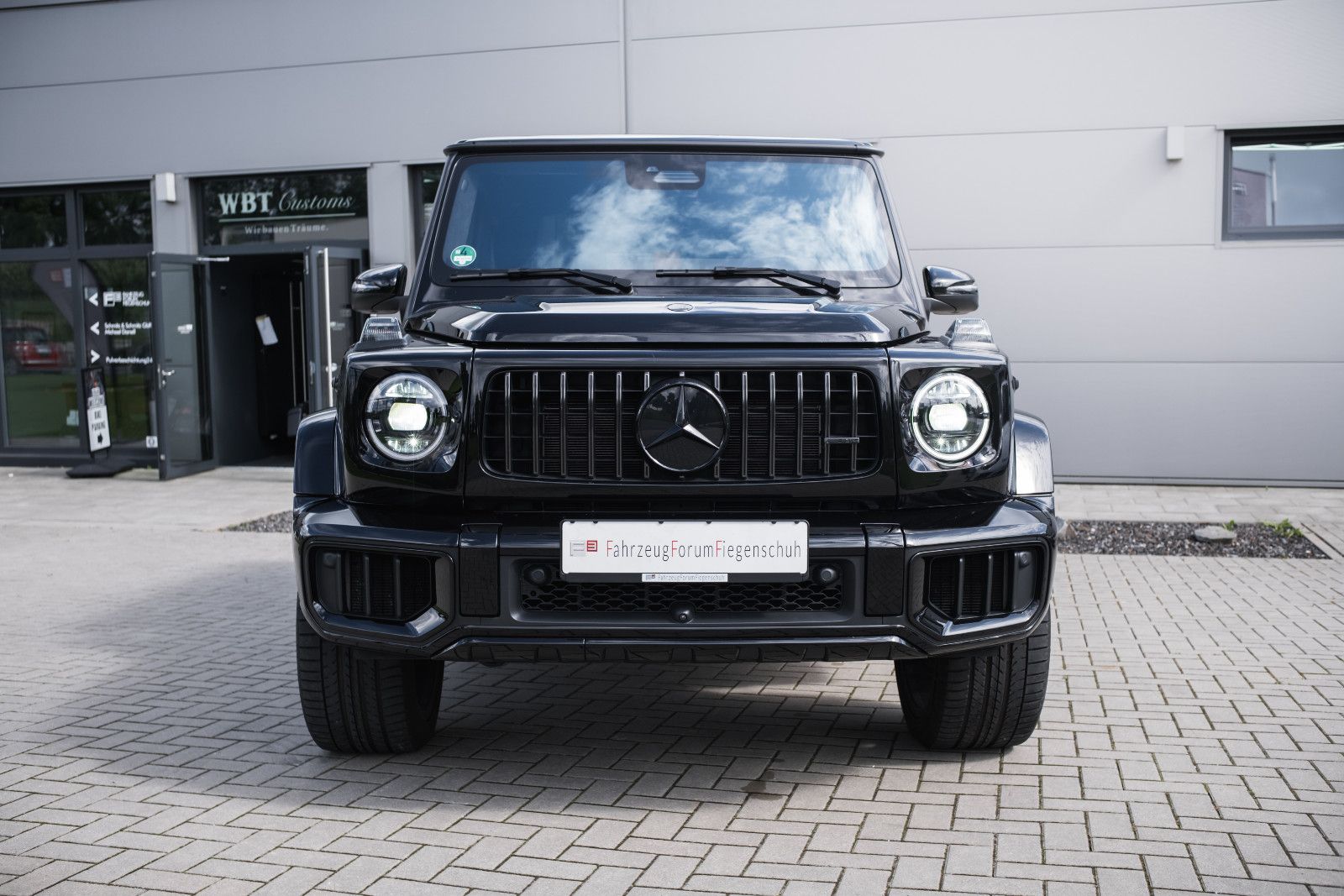 Fahrzeugabbildung Mercedes-Benz G 63 AMG-Perform.Paket-Superior-NightP.-Carbon