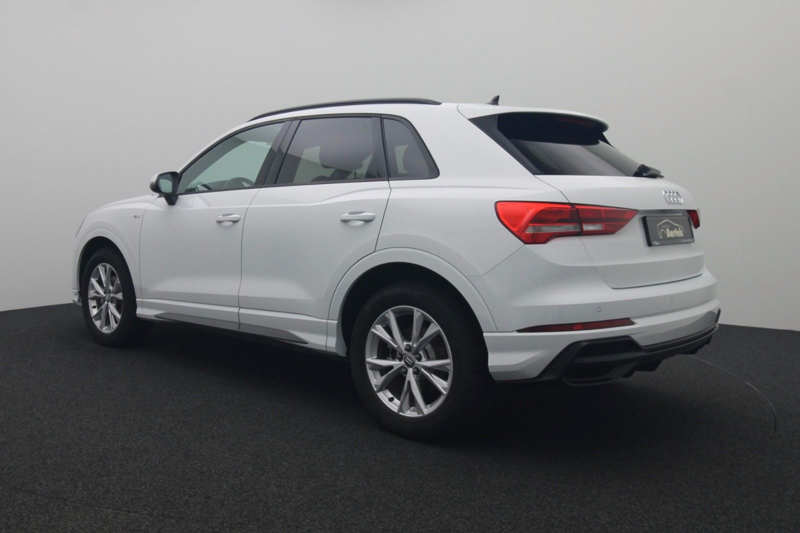 Fahrzeugabbildung Audi Q3 1.5 TFSI 35 S-Line AHK NAVI VIRTUAL