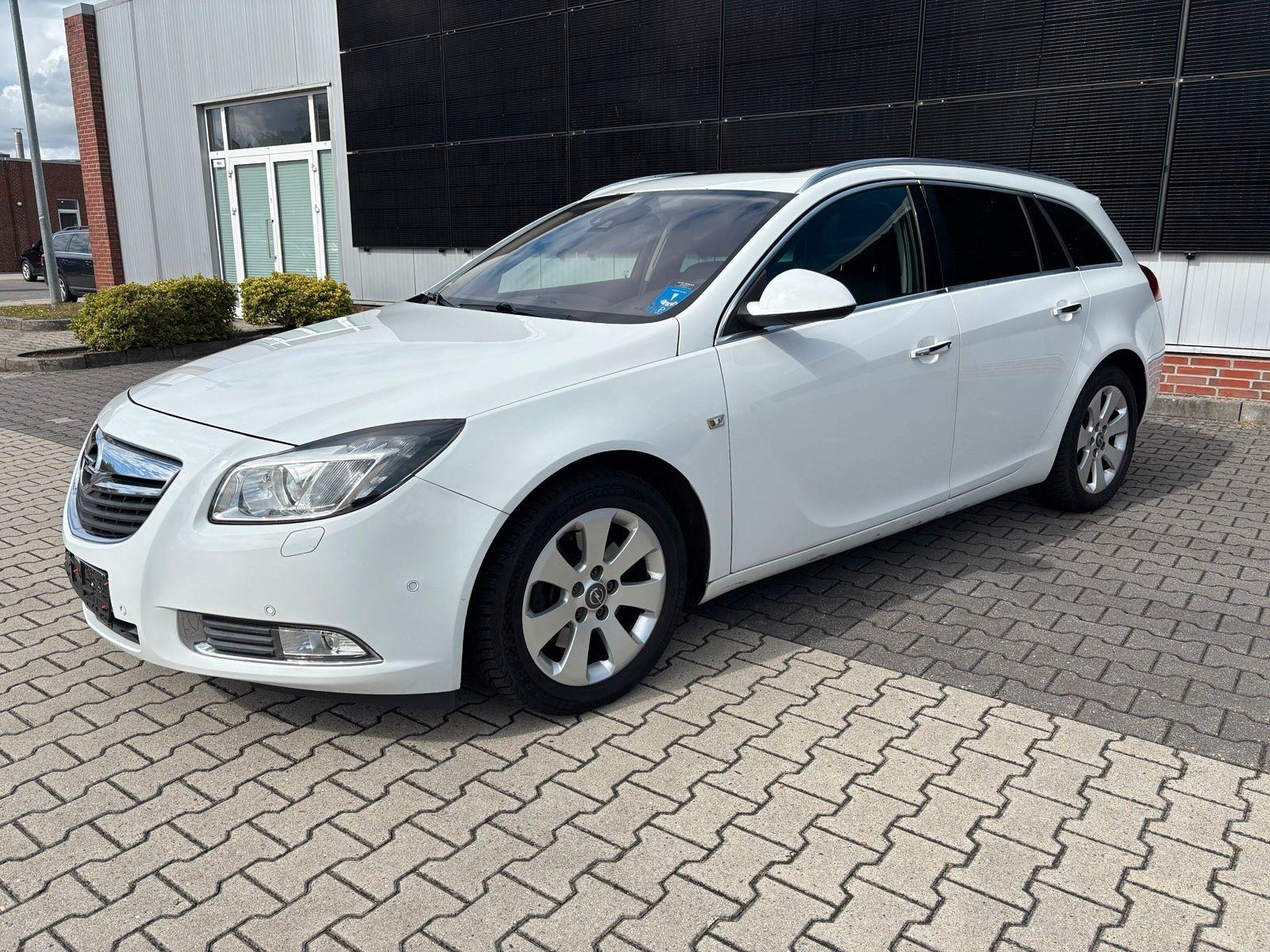 Opel Insignia 2013 — rear view