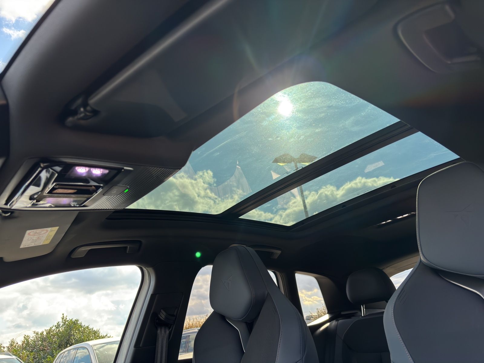 Fahrzeugabbildung CUPRA Terramar 2.0 TSI DSG 4x4 AHZ Matrix LED Pano Key
