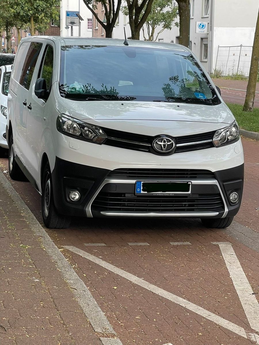 TOYOTA Verso