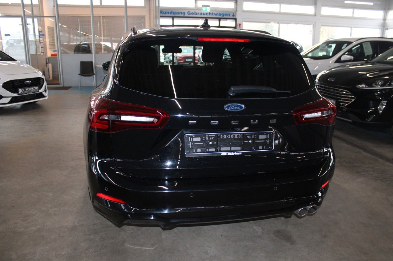Fahrzeugabbildung Ford Focus ST-LINE Turnier Automatik LED NAVI CAM AHK