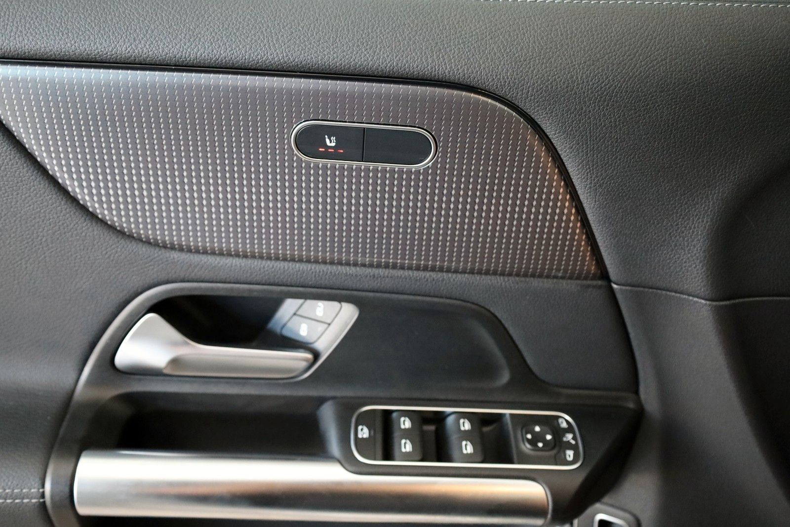 Fahrzeugabbildung Mercedes-Benz GLA 250 e, Progressive Leder,Navi,LED,SH,Kamera