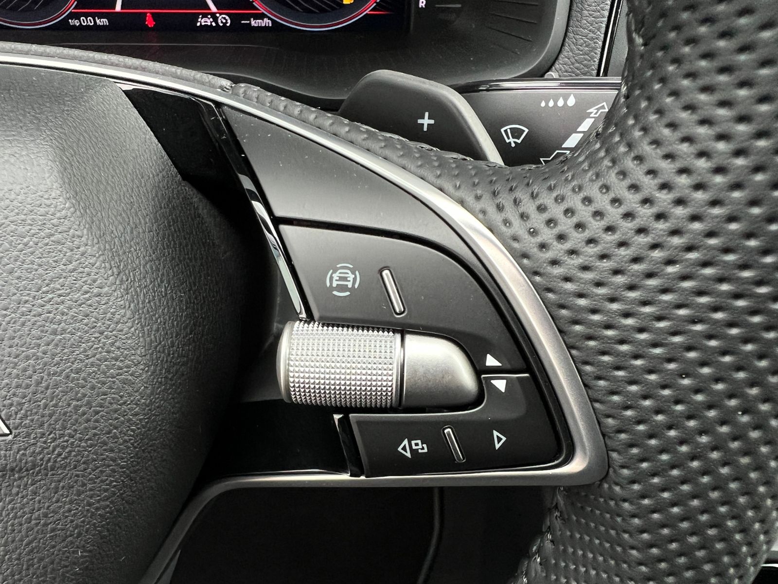 Fahrzeugabbildung SKODA Karoq Sportline 1.5 TSI DSG *Garantie, AHK, LED,